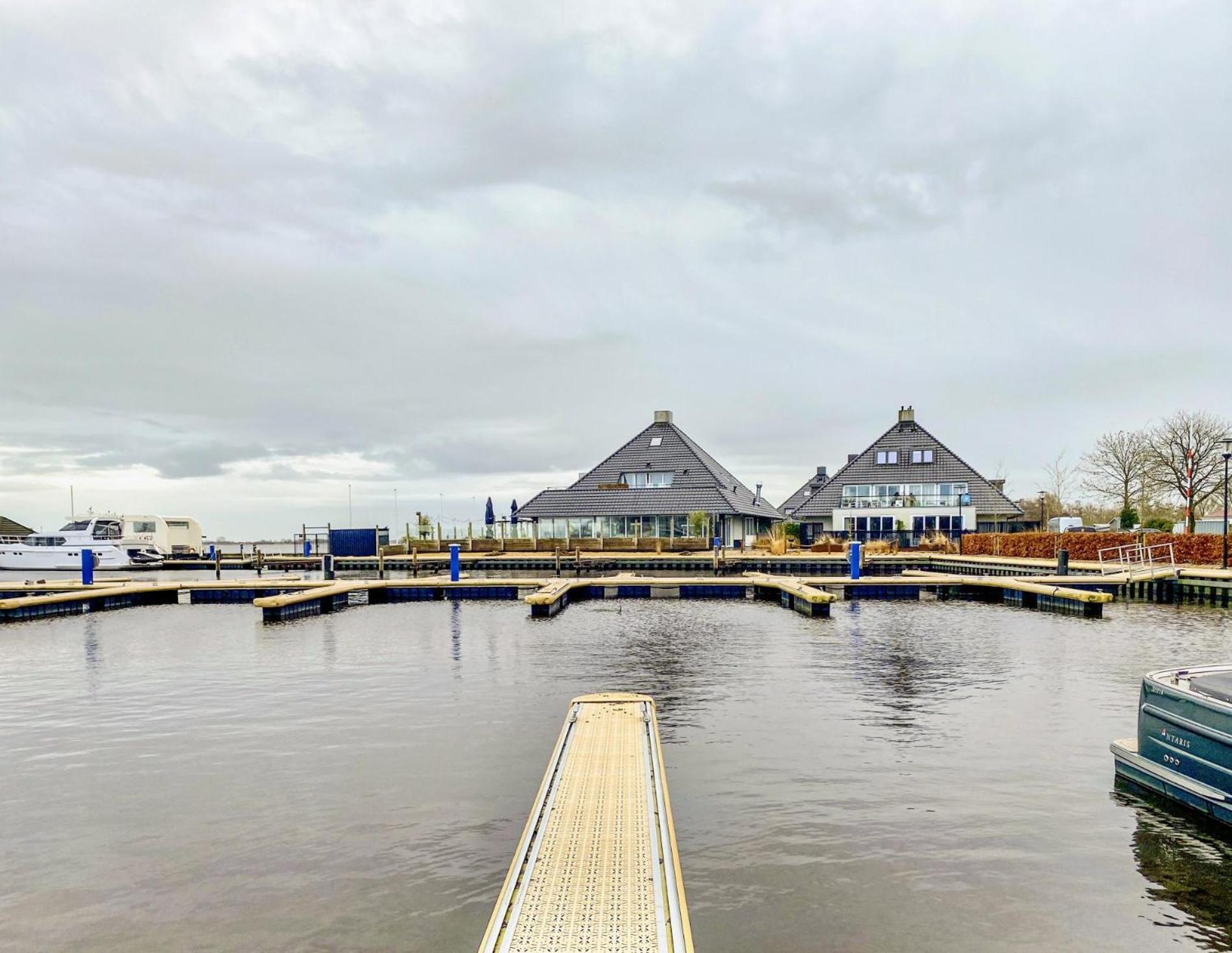 Offingawier Houseboat Blue Sneekermeer מראה חיצוני תמונה